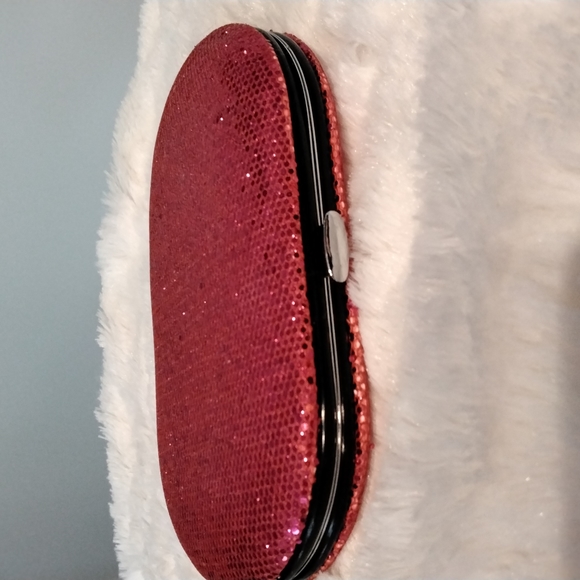 Travel manicure set in pink sequin case - Picture 2 of 8